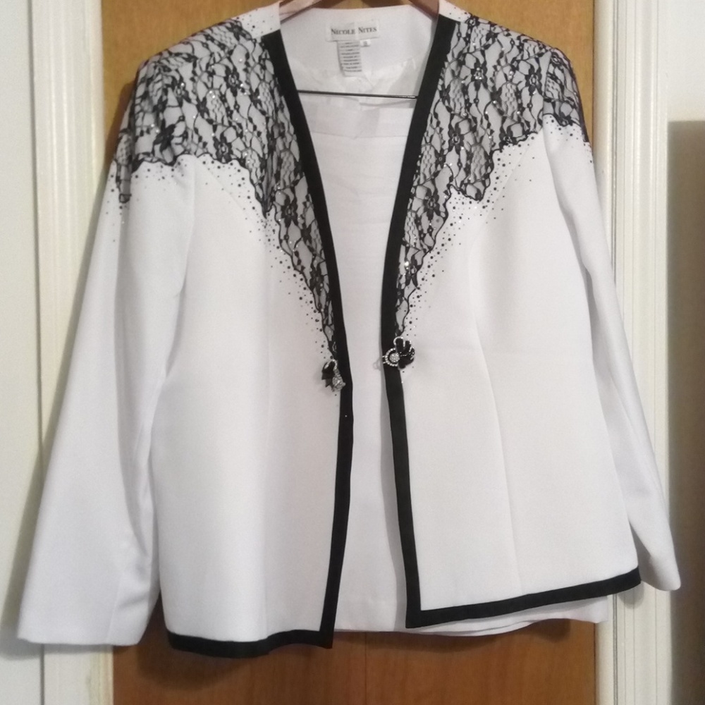 White and black  Suit 2pc